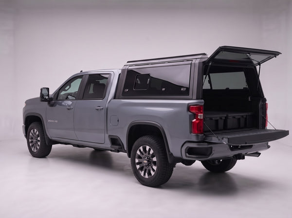 Full-width rear window door on the Chevrolet Silverado 2500/3500 truck cap