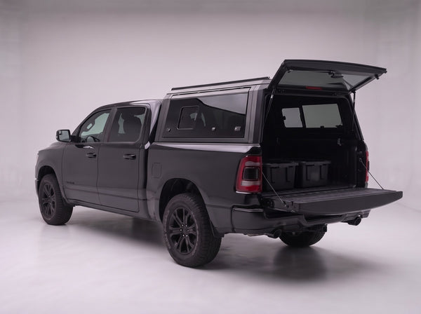 Full-width rear window door on the Dodge Ram 1500 truck cap