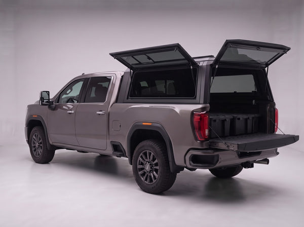 Full-width rear window door on the GMC Sierra 2500/3500 truck cap